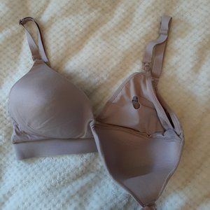Minimalist Hands-Free Pumping & Nursing Plunge Bra by Kindred Bravely